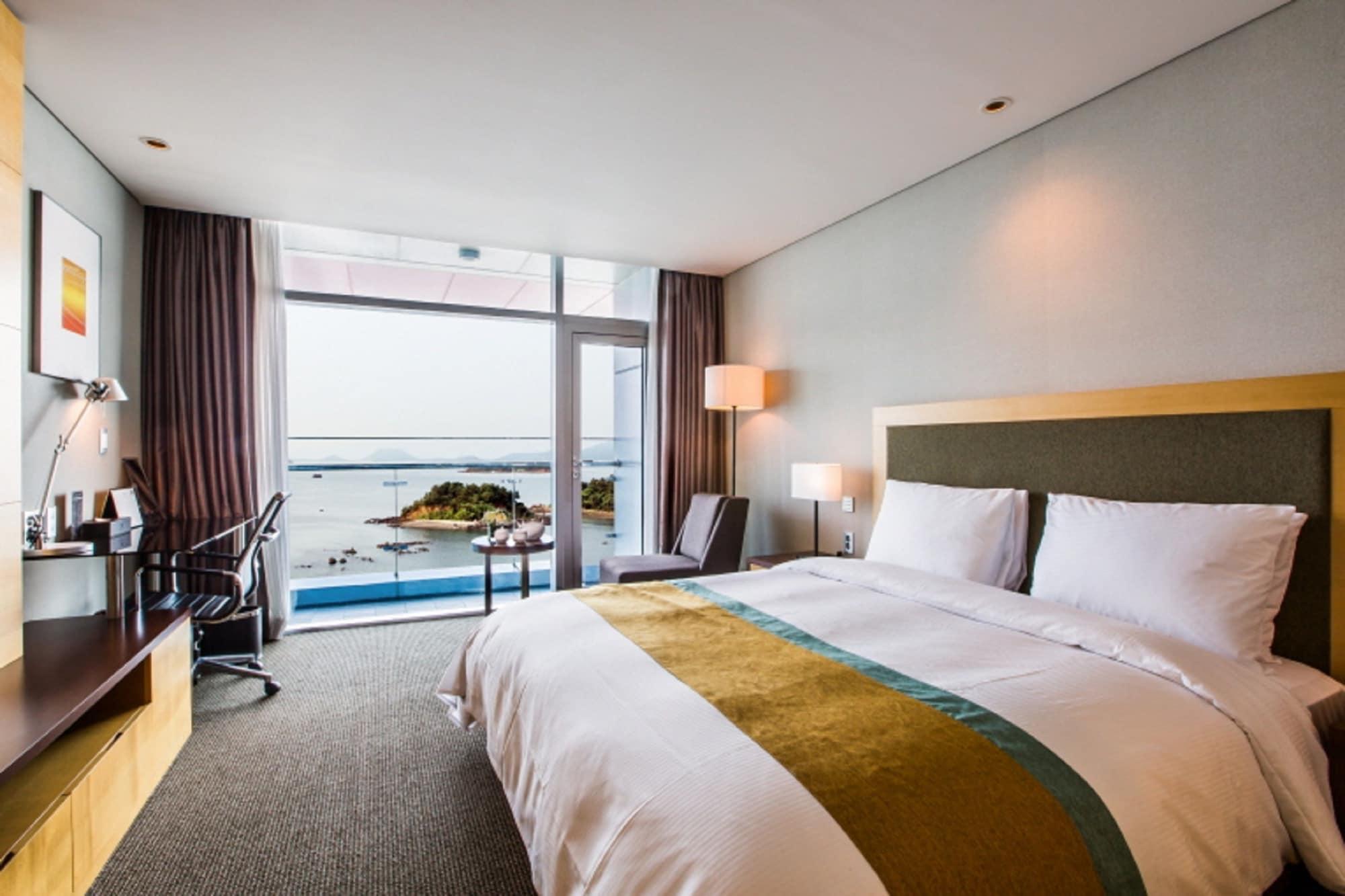 Hidden Bay Hotel Йосу Екстер'єр фото