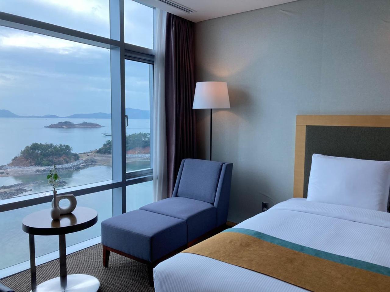 Hidden Bay Hotel Йосу Екстер'єр фото
