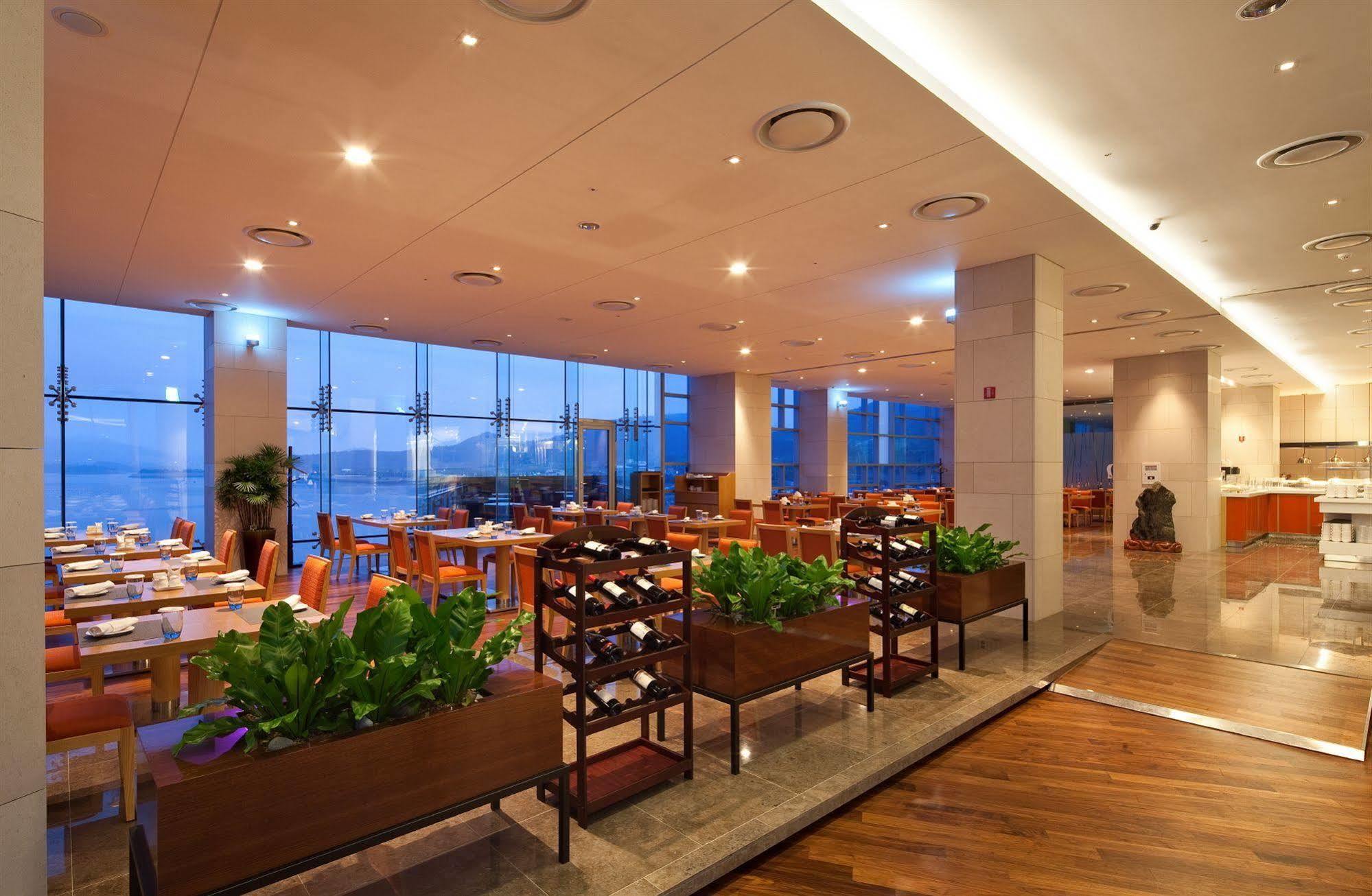 Hidden Bay Hotel Йосу Екстер'єр фото
